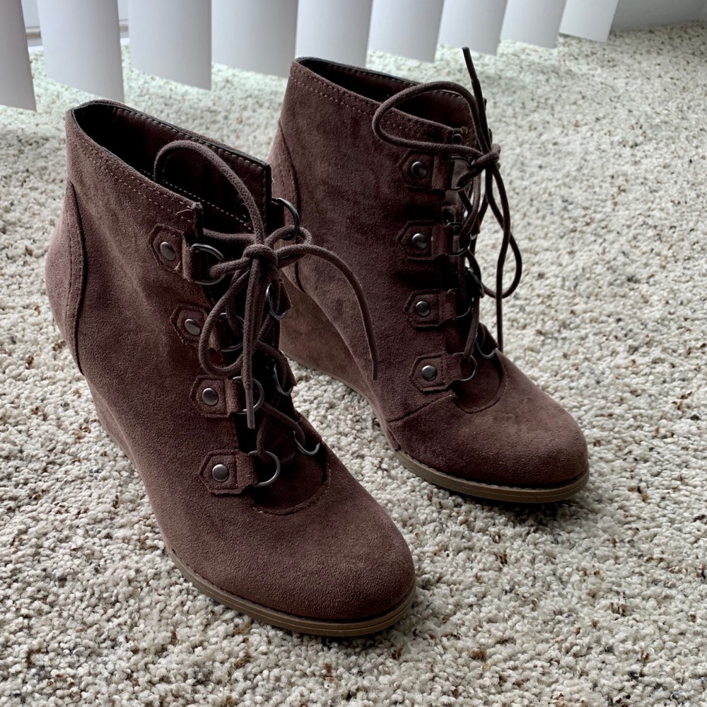 ✨✨MADDEN GIRL Brown Suede Wedge Booties✨✨